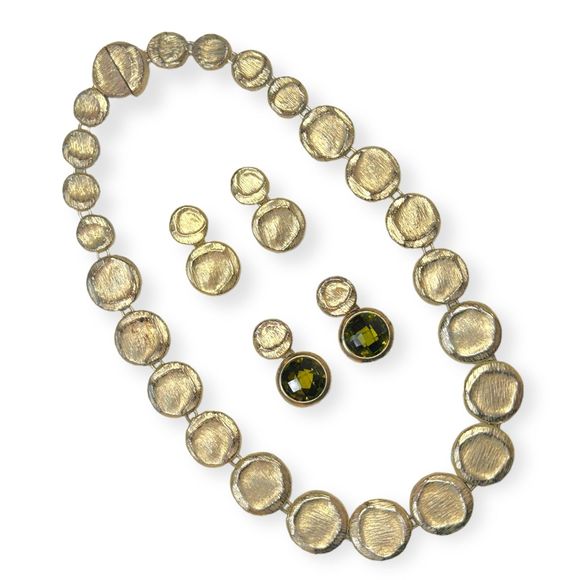 Vintage Hammered Gold Tone Metal Necklace And Earrings Set - Picture 2 of 8